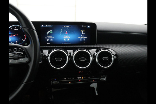 Mercedes-Benz CLA-Klasse 180 BLACK PANORAMADAK CAMERA 19"LMV