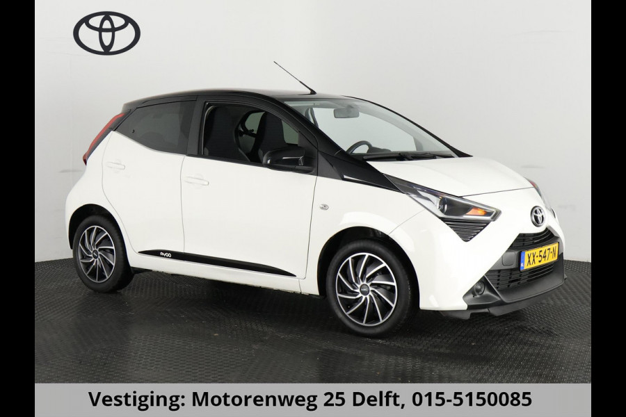 Toyota Aygo 1.0 VVT-i X-PLAY AUTOMAAT BI-TONE AIRCO. CAMERA. GARANTIE TOT 4-2029 !!