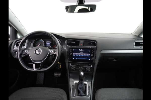 Volkswagen e-Golf Navi Ecc Adaptive Cruise Pdc Bluetooth Led Regen-Lichtsensor Select drive Car-Net App-Connect Elec.ramen en Spiegels E-DITION 1e Eigenaar!