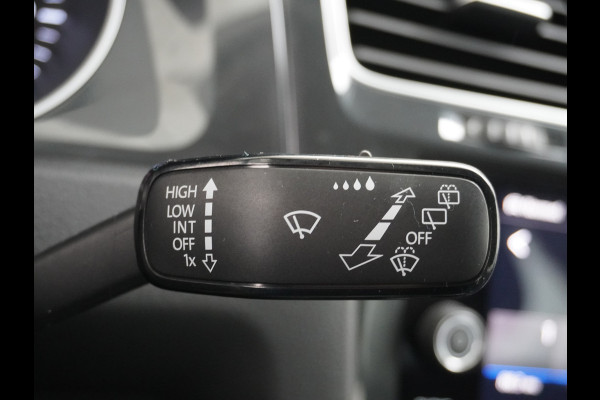 Volkswagen e-Golf Navi Ecc Adaptive Cruise Pdc Bluetooth Led Regen-Lichtsensor Select drive Car-Net App-Connect Elec.ramen en Spiegels E-DITION 1e Eigenaar!