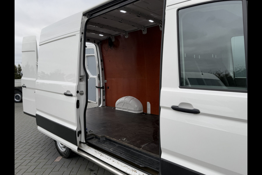 Volkswagen Crafter 35 2.0 TDI 141 PK / L3H3 / AIRCO / CRUISE / CAMERA / 3-ZITS / 3 TONS TREKHAAK / 3000 KG AHG