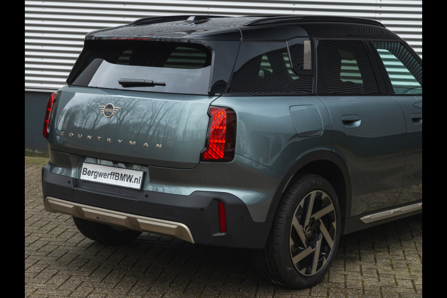 MINI Countryman 1.5 C Favoured - XL Pakket - Pano - Trekhaak - Head-Up