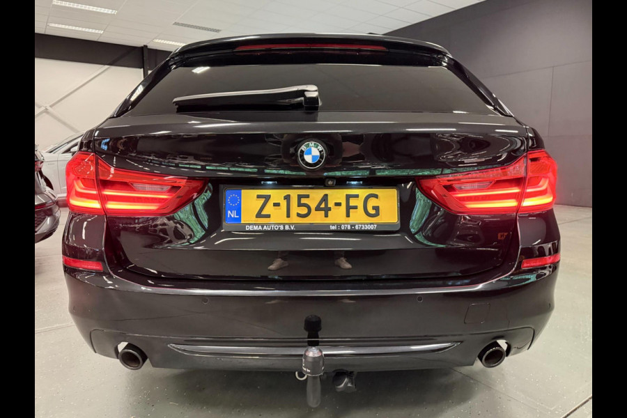 BMW 5 Serie Touring 520i High Executive PANO/LEDER/H-UP/DAB/CARPLAY/SFEERVERL///