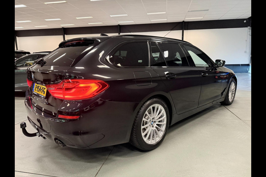 BMW 5 Serie Touring 520i High Executive PANO/LEDER/H-UP/DAB/CARPLAY/SFEERVERL///