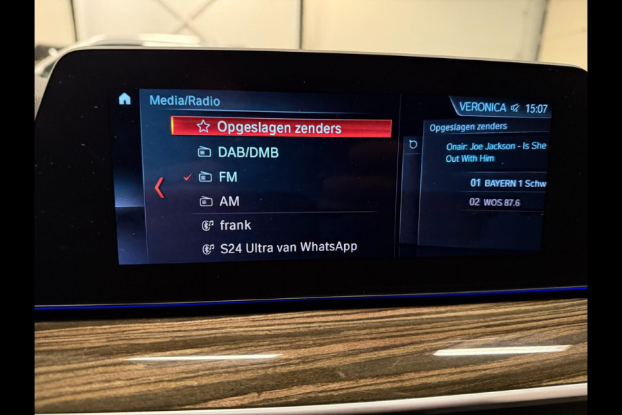 BMW 5 Serie Touring 520i High Executive PANO/LEDER/H-UP/DAB/CARPLAY/SFEERVERL///