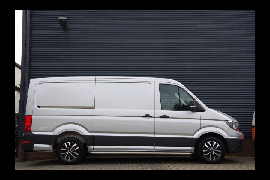 Volkswagen Crafter 35 2.0 TDI L3H2 (L2H1) 140PK AUT. CAMERA, NAVI, TREKHAAK, CRUISE, AIRCO, PARKEERSENSOREN, NL AUTO, NAP