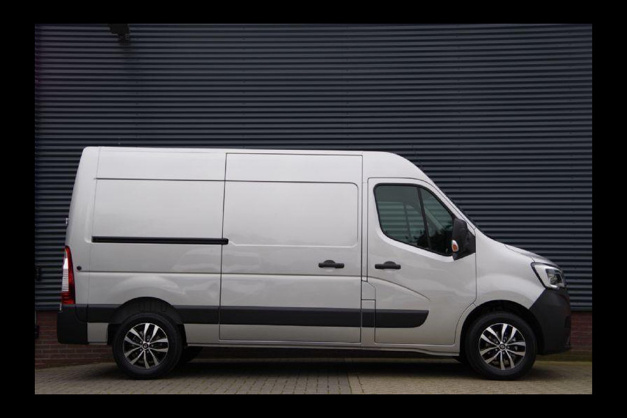 Renault Master T35 2.3 dCi 135PK L2H2 Work Edition CAMERA, NAVI, CRUISE, AIRCO, APPLE CARPLAY/ANDROID, PDC DUBBELE CABINE LEVERB.