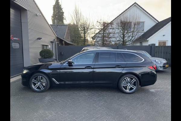 BMW 5 Serie Touring 530e High Executive | Panoramadak | TV Schermen Achter | Elektrische Trekhaak | Elektrische Achterklep | DAB |