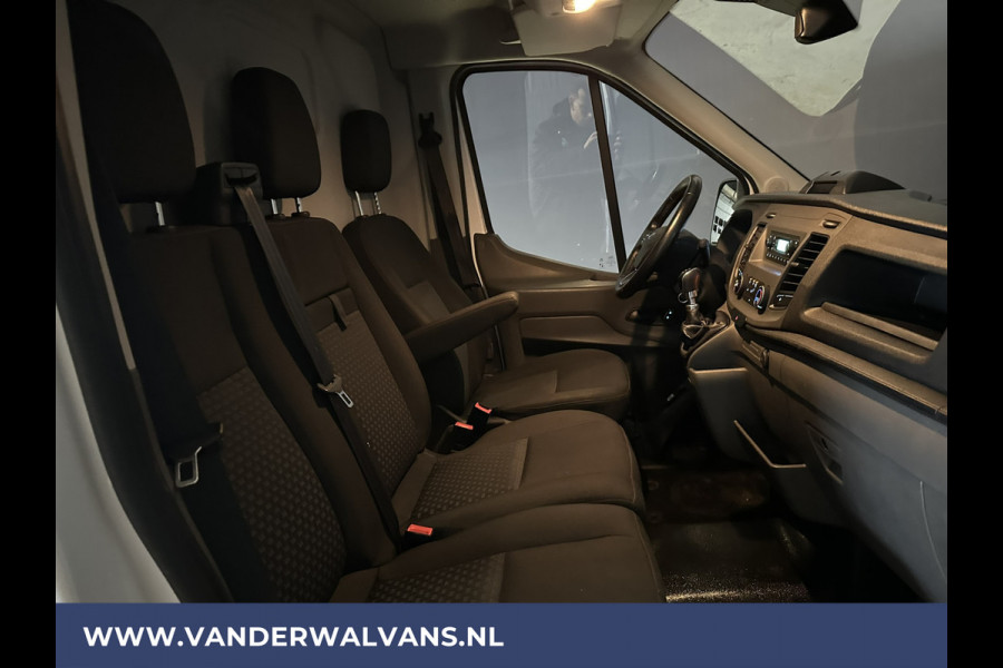 Ford Transit 2.0 TDCI L2H2 Euro6 Airco | Cruisecontrol | 2450kg Trekhaak | Verwarmde voorruit | Parkeersensoren Bijrijdersbank