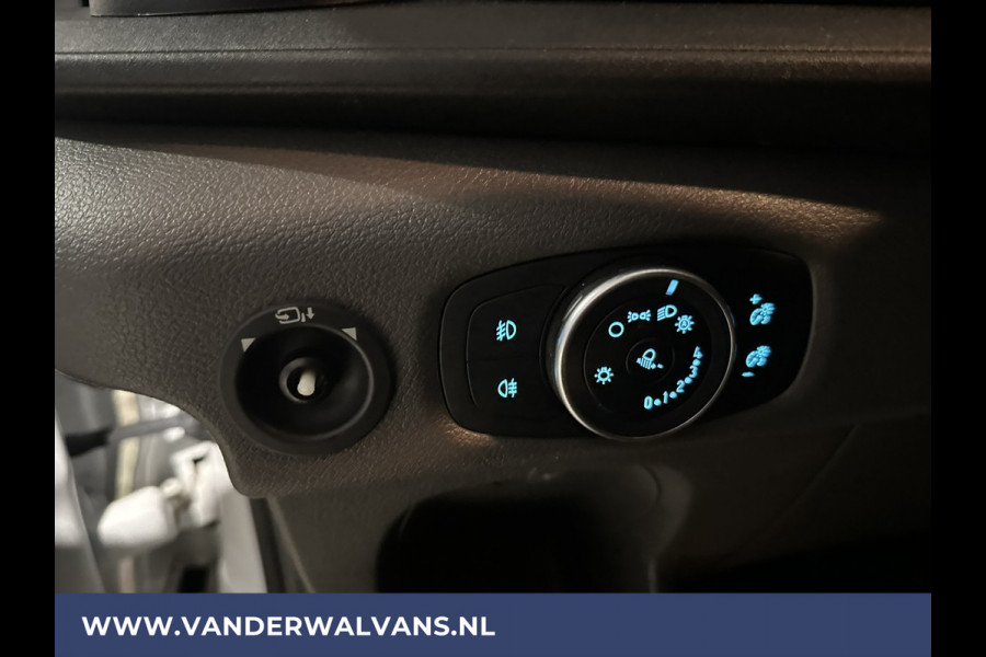 Ford Transit 2.0 TDCI L2H2 Euro6 Airco | Cruisecontrol | 2450kg Trekhaak | Verwarmde voorruit | Parkeersensoren Bijrijdersbank