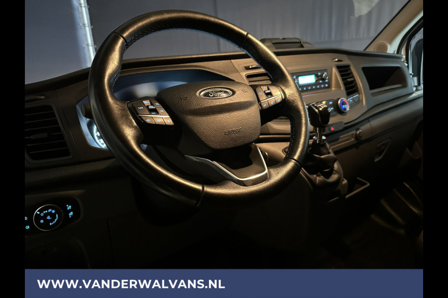 Ford Transit 2.0 TDCI L2H2 Euro6 Airco | Cruisecontrol | 2450kg Trekhaak | Verwarmde voorruit | Parkeersensoren Bijrijdersbank