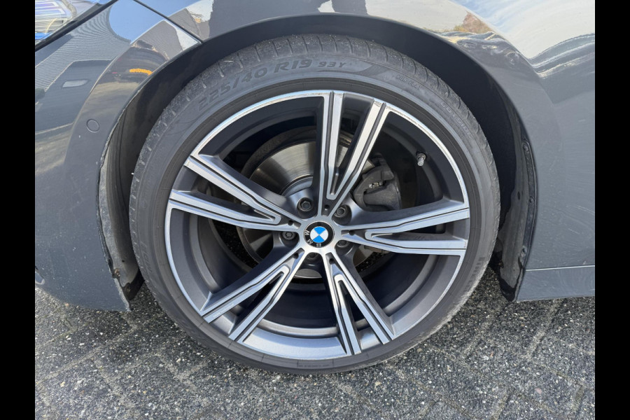 BMW 4 Serie Cabrio 420d High Executive M-Sport | Camera | 19 Inch Lichtmetalen Velgen | Lederen Bekleding | Dealer Onderhouden |