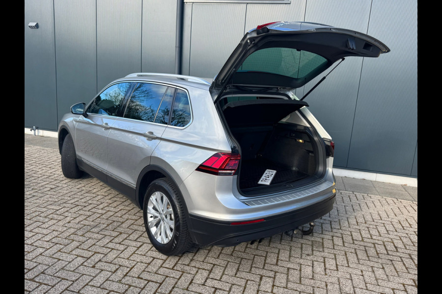 Volkswagen Tiguan 1.4 TSI ACT Connected Series * Cruise * Trekhaak * AppleCarPlay * Visueel cockpit *