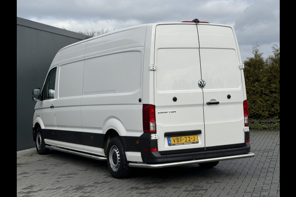 Volkswagen Crafter 35 2.0 TDI 141 PK HIGHLINE+ / L4H3 / 1e EIG. / NETTE BUS / AIRCO / CRUISE / NAVI / CAMERA / 3-ZITS