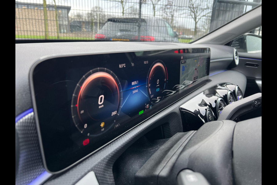 Mercedes-Benz A-Klasse 250 e Plug-in Hybrid 218pk PHEV | Widescreen | Camera | Carplay | Sfeerverlichting | Stoelverwarming |