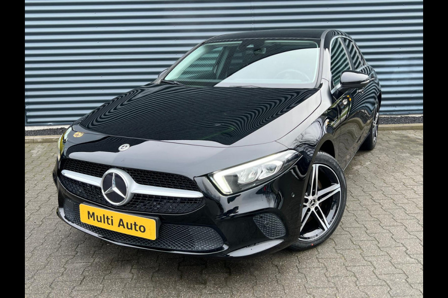 Mercedes-Benz A-Klasse 250 e Plug-in Hybrid 218pk PHEV | Widescreen | Camera | Carplay | Sfeerverlichting | Stoelverwarming |