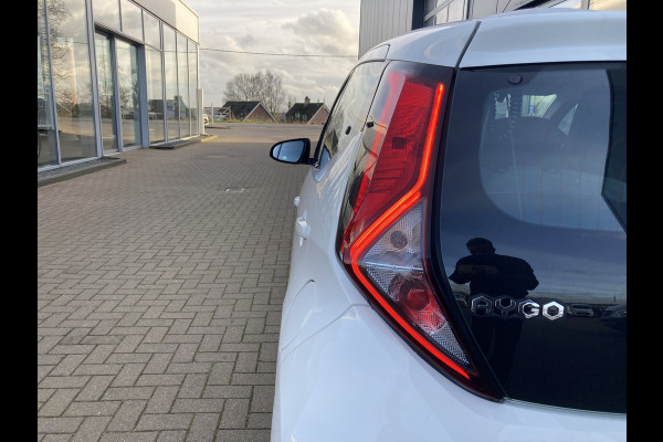 Toyota Aygo 1.0 VVT-i X-Play 5-drs. NAVI/CAMERA/CARPLAY/LIMITER/AIRCO