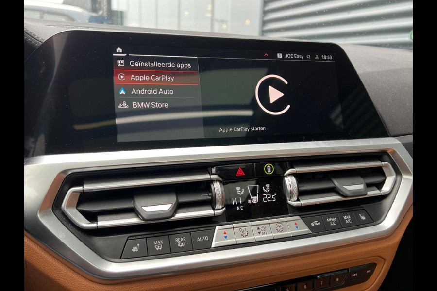 BMW 3 Serie Touring 330e Luxury Line Plug-in Hybrid PHEV | Trekhaak af Fabriek | Panodak | Adaptive Onderstel | Carplay | Sfeerverlichting |