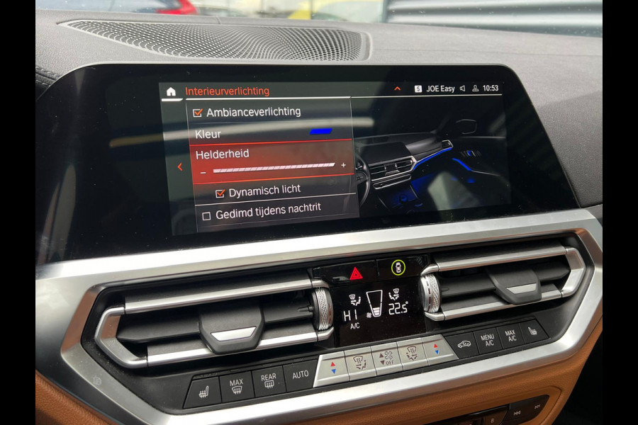 BMW 3 Serie Touring 330e Luxury Line Plug-in Hybrid PHEV | Trekhaak af Fabriek | Panodak | Adaptive Onderstel | Carplay | Sfeerverlichting |