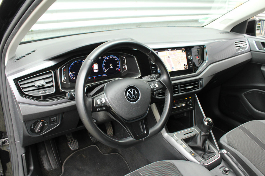 Volkswagen Polo 1.0 TSI 96pk R-Line NL-Auto NAP Clima Cruise Navi Camera Carplay Dig. Cockpit 16"LMV