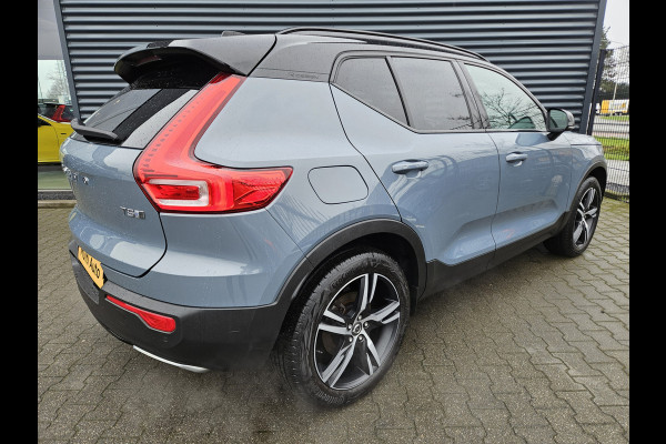 Volvo XC40 T5 Recharge R-Design Plug In Hybrid 261pk Dealer O.H PHEV | Panodak | Trekhaak af Fabriek | Adaptive Cruise |  Alcantara Sportstoelen Memory | Harman Kardon | Keyless | Apple Carplay | Pilot Assist |