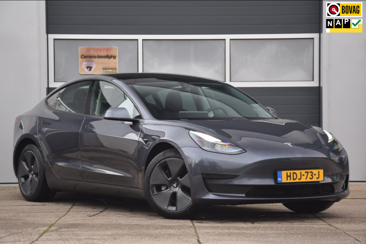 Tesla Model 3 Standard RWD Plus 60 kWh + TREKHAAK