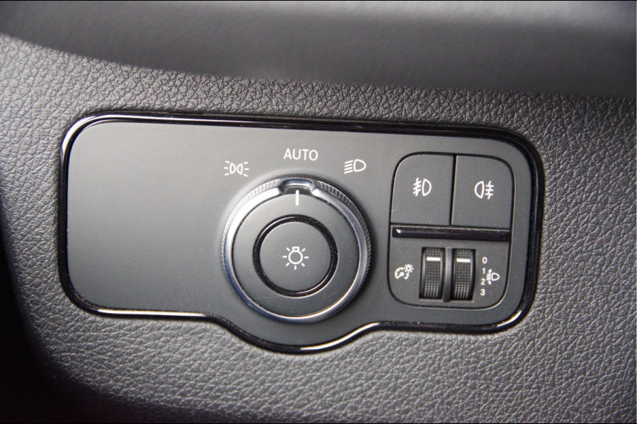 Mercedes-Benz Sprinter 319 3.0 CDI V6 L3H2 AUT-7, LEDER, 3.5T TREKHAAK, CRUISE, MBUX, CAMERA, STANDKACHEL, CLIMA, APPLE CARPLAY/ANDROID AUTO, PARKEERSE