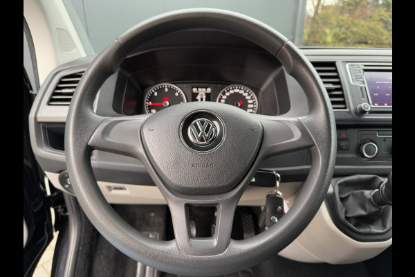 Volkswagen Transporter 2.0 TDI / L2H1 / 1e EIGENAAR / AIRCO / CRUISE / NAVI / APPLE CARPLAY / PDC