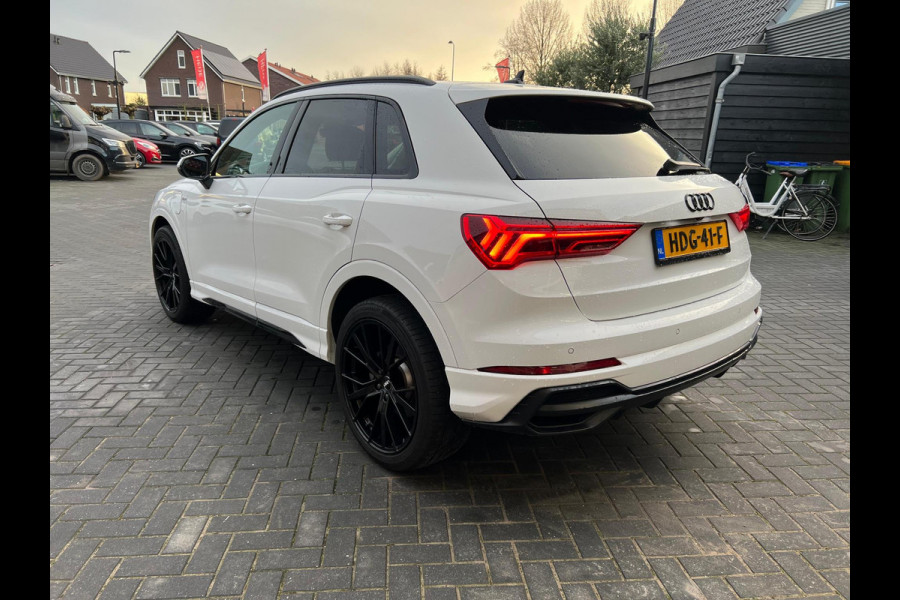 Audi Q3 45 TFSI e S edition | Plug-in Hybride | S-Line | Camera | Cruise Control | Black optiek |