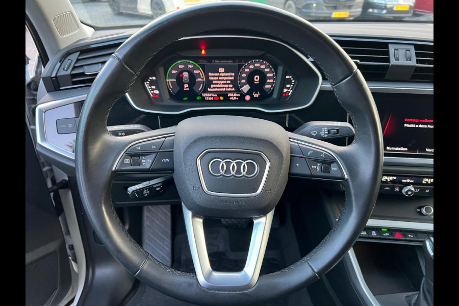 Audi Q3 45 TFSI e S edition | Plug-in Hybride | S-Line | Camera | Cruise Control | Black optiek |