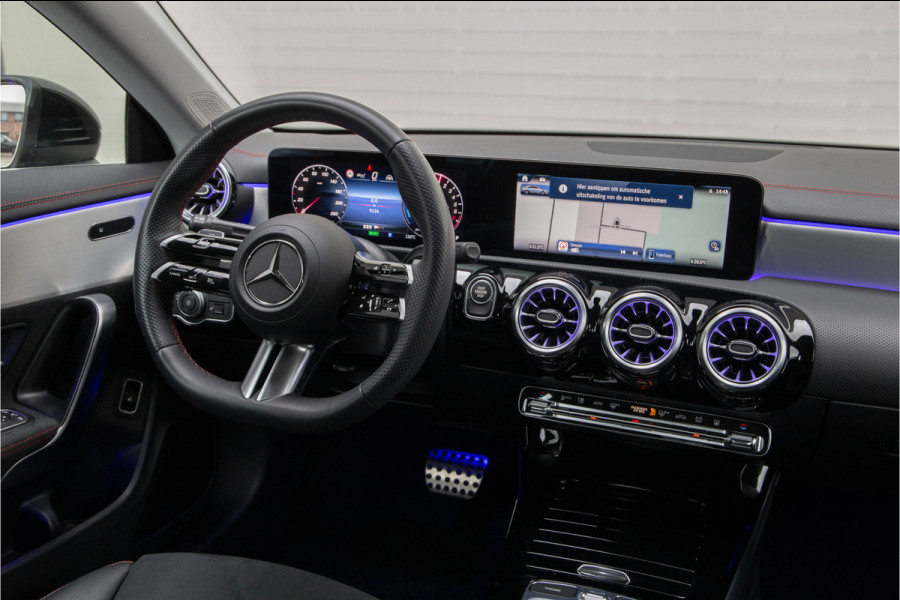 Mercedes-Benz CLA-Klasse 250 e AMG Facelift, Distronic, Trekhaak, Widescreen, Sfeerverlichting, Hybrid 2024