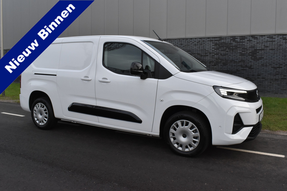 Opel Combo 1.5 BlueHDi 130 S&S L2 Euro 6 Lengte 2/XL 3-pers Parkeer camera's stuurverwarming dode hoek detectie Nieuw model/ registratie 2024/ GEEN BPM