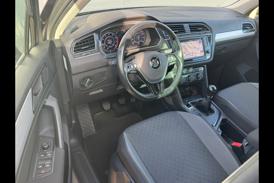 Volkswagen Tiguan 1.4 TSI ACT Connected Series * Cruise * Trekhaak * AppleCarPlay * Visueel cockpit *