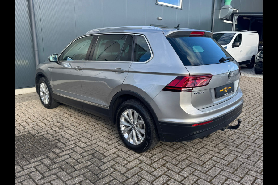 Volkswagen Tiguan 1.4 TSI ACT Connected Series * Cruise * Trekhaak * AppleCarPlay * Visueel cockpit *