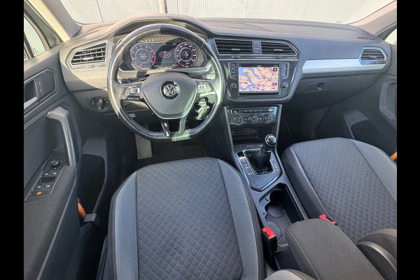 Volkswagen Tiguan 1.4 TSI ACT Connected Series * Cruise * Trekhaak * AppleCarPlay * Visueel cockpit *