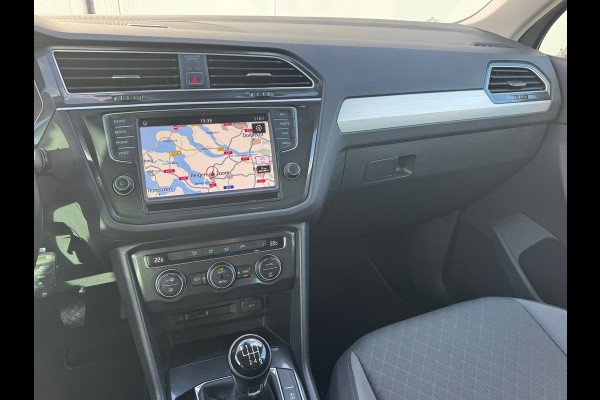 Volkswagen Tiguan 1.4 TSI ACT Connected Series * Cruise * Trekhaak * AppleCarPlay * Visueel cockpit *