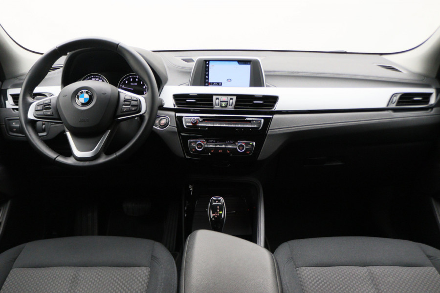 BMW X2 sDrive20i High Executive Automaat LED, Navigatie, Stoelverwarming, Cruise, Climate, Intelligent Safety, Trekhaak