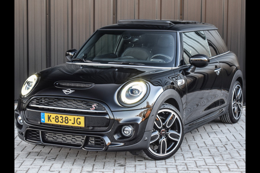 MINI Mini 2.0 COOPER S HAMMERSMITH | NL AUTO | 1e EIGENAAR | 3525KM! | PANORAMADAK | SPORSTOEL | CAMERA | HARMAN/KARDON | AMBIANCE INTERIE