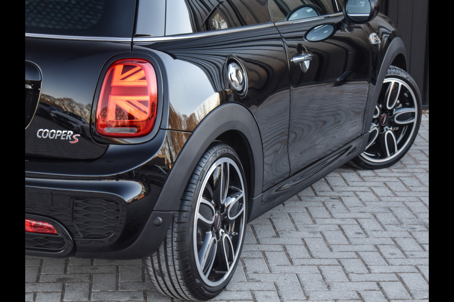 MINI Mini 2.0 COOPER S HAMMERSMITH | NL AUTO | 1e EIGENAAR | 3525KM! | PANORAMADAK | SPORSTOEL | CAMERA | HARMAN/KARDON | AMBIANCE INTERIE