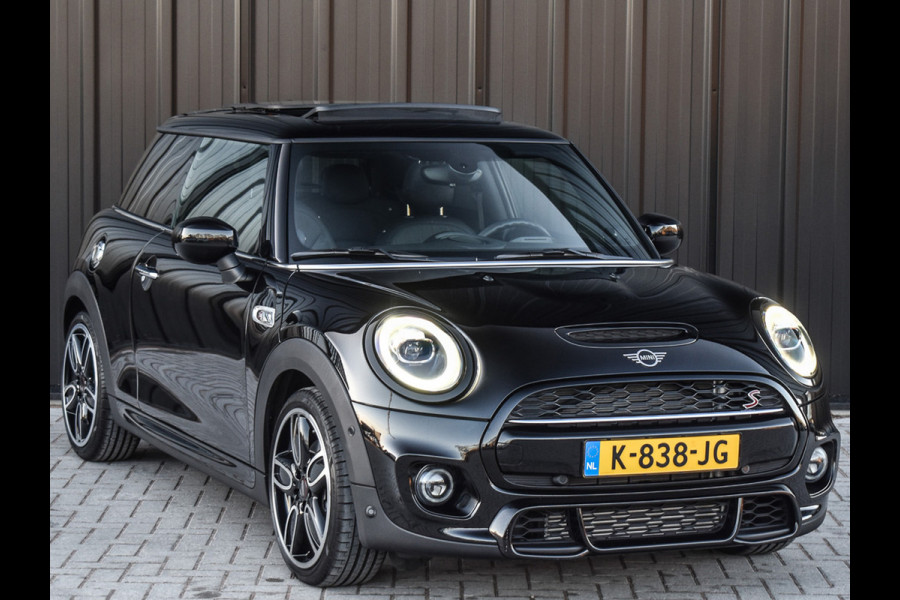 MINI Mini 2.0 COOPER S HAMMERSMITH | NL AUTO | 1e EIGENAAR | 3525KM! | PANORAMADAK | SPORSTOEL | CAMERA | HARMAN/KARDON | AMBIANCE INTERIE