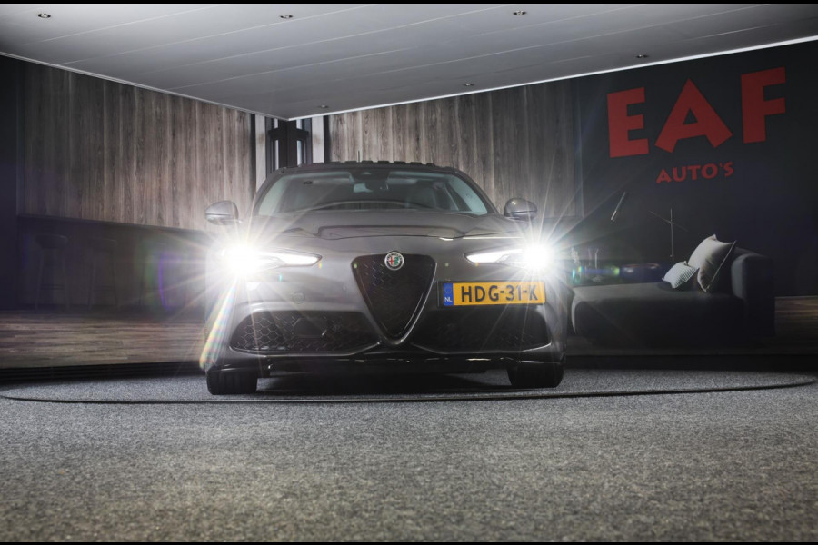 Alfa Romeo Giulia 2.0 T AWD Veloce / 280 PK / AUT / Leder Interieur / HK / Elek Stoelen / Camera / Navi / Ecc / Led / Pdc / 19 In