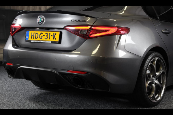 Alfa Romeo Giulia 2.0 T AWD Veloce / 280 PK / AUT / Leder Interieur / HK / Elek Stoelen / Camera / Navi / Ecc / Led / Pdc / 19 In