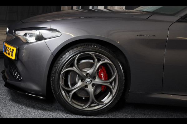 Alfa Romeo Giulia 2.0 T AWD Veloce / 280 PK / AUT / Leder Interieur / HK / Elek Stoelen / Camera / Navi / Ecc / Led / Pdc / 19 In