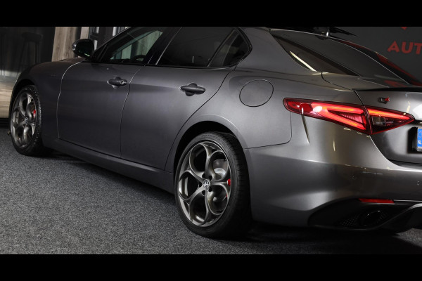 Alfa Romeo Giulia 2.0 T AWD Veloce / 280 PK / AUT / Leder Interieur / HK / Elek Stoelen / Camera / Navi / Ecc / Led / Pdc / 19 In