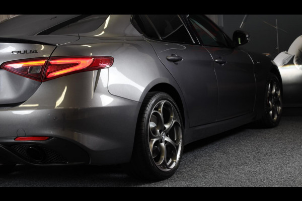 Alfa Romeo Giulia 2.0 T AWD Veloce / 280 PK / AUT / Leder Interieur / HK / Elek Stoelen / Camera / Navi / Ecc / Led / Pdc / 19 In