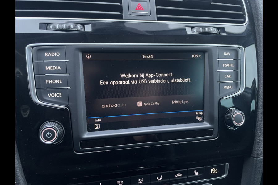 Volkswagen GOLF Variant 1.4 TSI Connected Series R-Line | Trekhaak | Navi | Camera | PDC | Carplay | Cruise