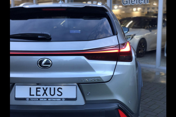 Lexus UX 300h 199pk F Sport Design | Nieuw model, Groot scherm, Dodehoekherkenning, Parkeersensoren, Stoel + Stuurverwarming, 18inch