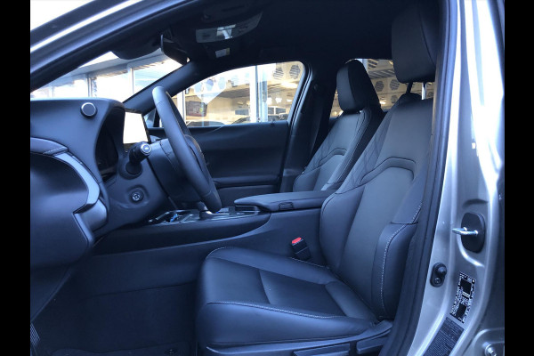 Lexus UX 300h 199pk F Sport Design | Nieuw model, Groot scherm, Dodehoekherkenning, Parkeersensoren, Stoel + Stuurverwarming, 18inch