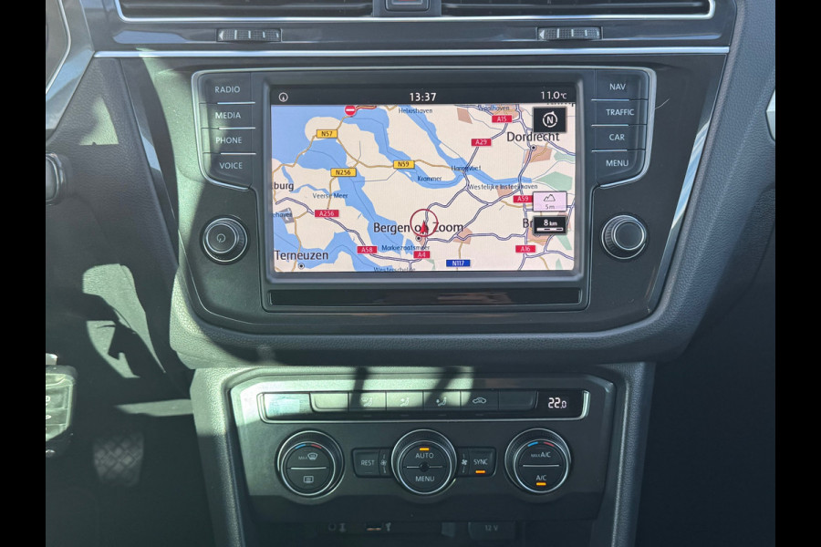 Volkswagen Tiguan 1.4 TSI ACT Connected Series * Cruise * Trekhaak * AppleCarPlay * Visueel cockpit *