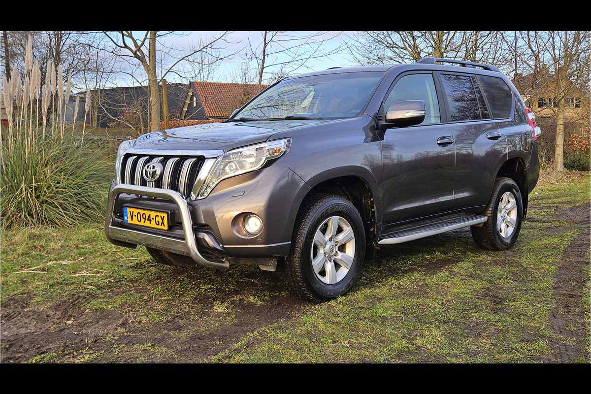 Toyota Land Cruiser 2.8 D-4D VX Window Van